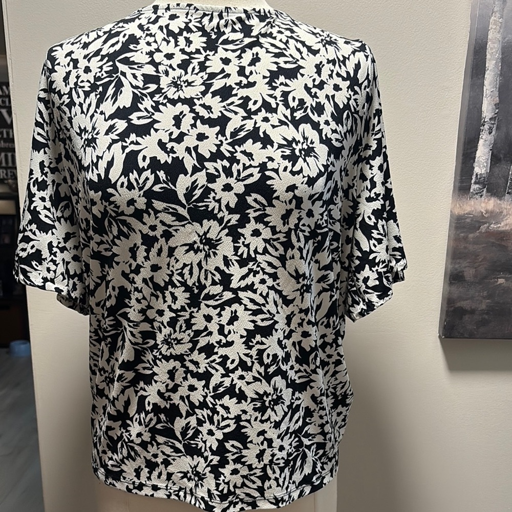 H&M Black and White Boxy Blouse with Mandarin Collar